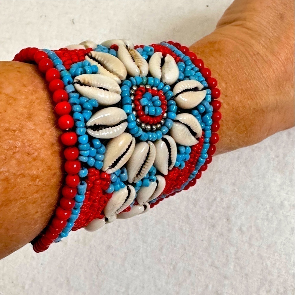 Native American HANDMADE Beaded Cuff Bracelet with shells floral motif 5.5”x2.5” - Picture 5 of 6